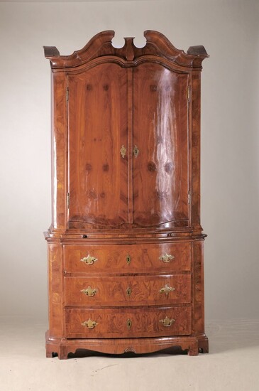 chest of drawers, Dresden, around 176/70, elm veneer,...