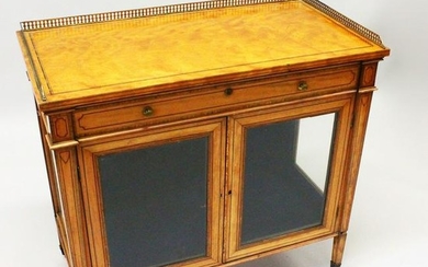 A GOOD LATE 19TH CENTURY SATINWOOD CABINET, with brass