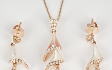 14 K Rose Gold Diamond & Mother of Pearl Pendant Set