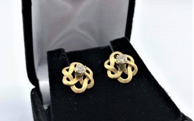 14 K Yellow Gold and Center Diamonds Earrings