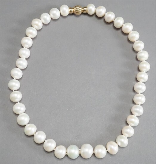 14-Karat Yellow-Gold and Cultured South Sea Pearl Necklace, Pearls approx 11.5 to 14 mm; L: 17-3/4 in
