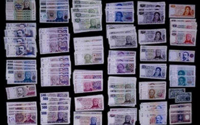 725pc Argentina Banknotes UNC