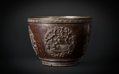 Arte Cinese A small coconut wood libation cup finely