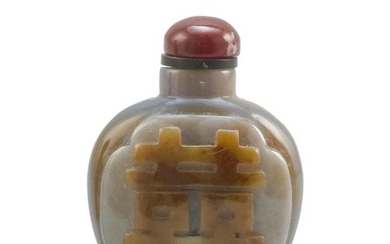 CHINESE CHALCEDONY AGATE SNUFF BOTTLE In spade shape, with shou design. Height 2". Agate stopper.