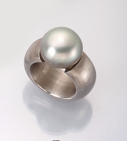 18 kt gold ring with cultured tahitian pearl...