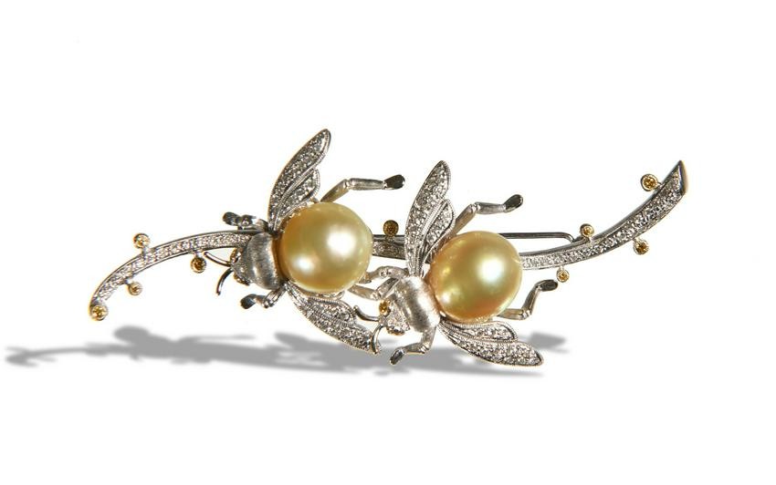 18K White Gold Diamond & Pearl Bee Brooch