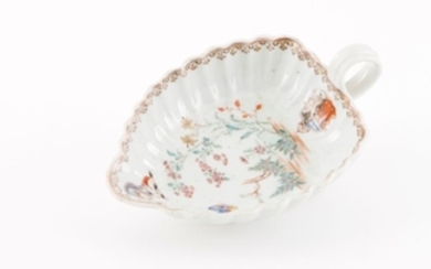 A scalloped sauce boat Chinese export porcelain F…