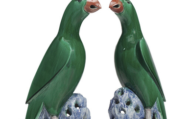 A LARGE PAIR OF CHINESE EXPORT MODELS OF PARROTS, 18TH/19TH CENTURY