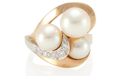 A 14K GOLD, CULTURED PEARL AND DIAMOND RING