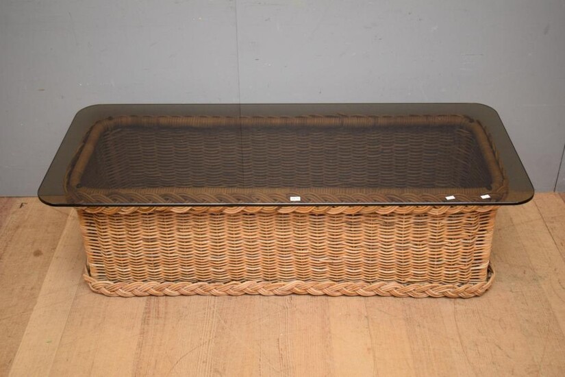 A 1970S RECTANGULAR WOVEN CANE COFFEE TABLE WITH GLASS TOP (39H X 132W X 59D CM) (LEONARD JOEL DELIVERY SIZE: LARGE)