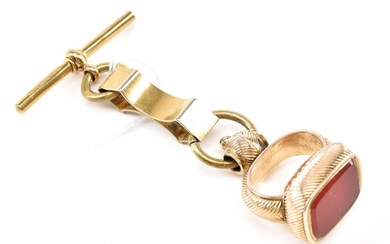 A CARNELIAN FOB SEAL WITH GOLD LINED ATTACHMENTS, LENGTH 17MM