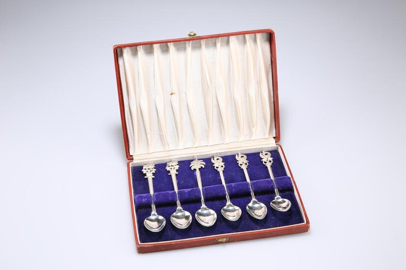 A CASED SET OF EAST ASIAN SILVER METAL COFFEE SPOONS