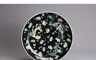 A CHINESE FAMILLE NOIRE PORCELAIN DRAGON DISH, 19/20TH CENTU...