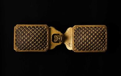 A CHINESE GILT FILIGREE BELT BUCKLE 清 銅鎏金鏤空龍紋帶鉤