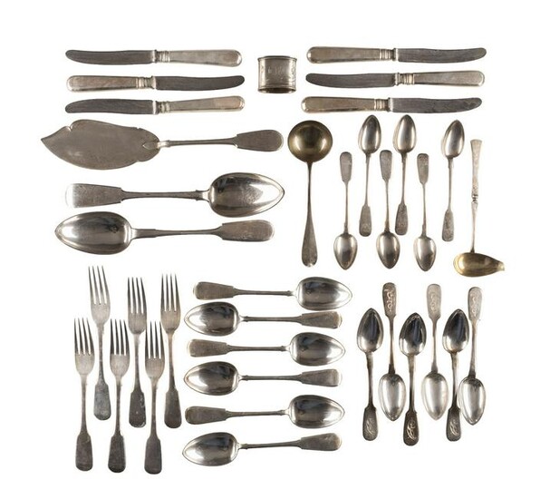 A COLLECTION OF 36 PIECES OF CUTLERY