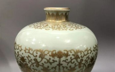 A Celadon Glazed Meiping