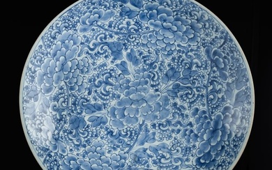 A Chinese blue and white plate, 17th/18th century