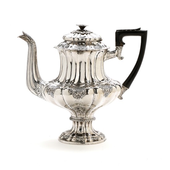 A Danish silver coffee pot. P. Hertz, Copenhagen 1842. Weight 636 g. H. 23 cm.