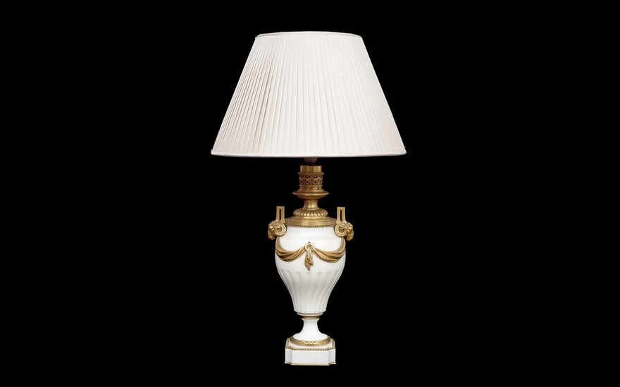 A FINE 19TH CENTURY NEO-CLASSICAL MARBLE AND ORMOLU VASE LAMP