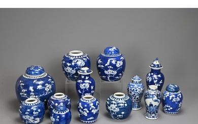 A GROUP OF CHINESE PORCELAIN ITEMS, 19/20TH CENTURY. To incl...