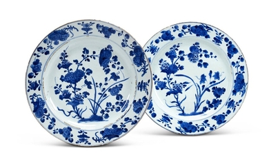 A PAIR OF CHINESE EXPORT DISHES, KANGXI