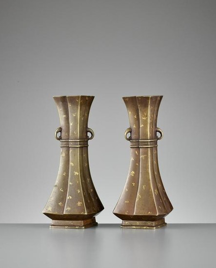 A PAIR OF GOLD-SPLASHED BRONZE VASES, QING DYNASTY