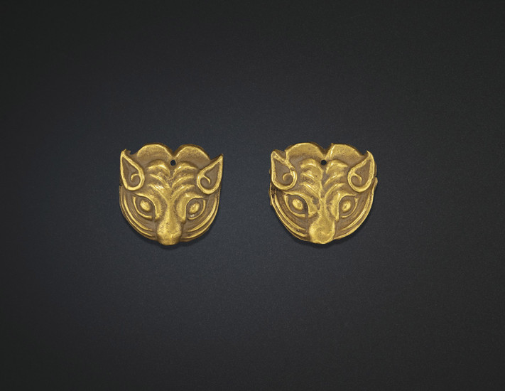 A PAIR OF SMALL GOLD 'TIGER-MASK' ORNAMENTS, NORTHWEST CHINA, 5TH-4TH CENTURY BC OR LATER