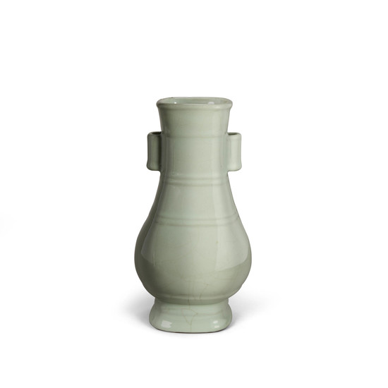 A guan style 'arrow vase'