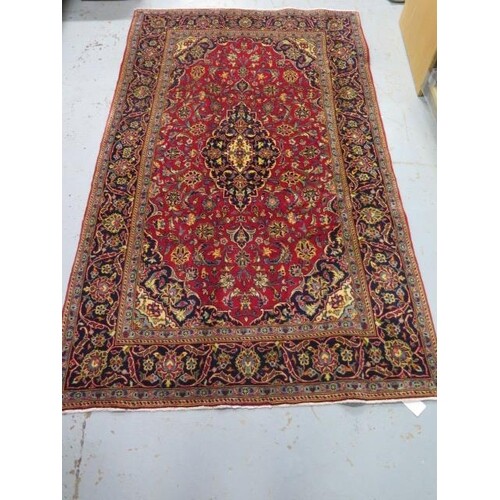 A hand knotted woollen fine Kashan rug, 2.20m x 1.35m, in go...