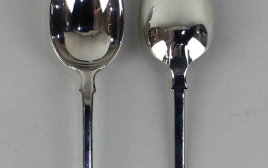 A pair of Edward VII silver Fiddle pattern tablespoons