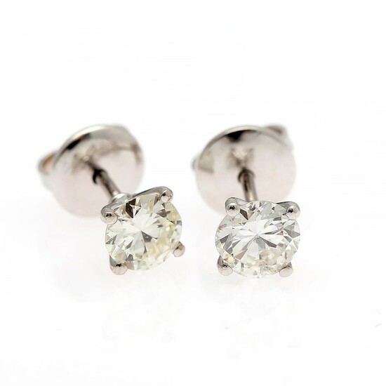 SOLD. A pair of diamond ear studs each set with a diamond weighing a total of app. 1.01 ct., mounted in 18k white gold. Crystal-Top Cape/SI-P. (2) – Bruun Rasmussen Auctioneers of Fine Art
