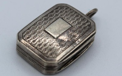A small George III silver vinaigrette, of canted oblong form,...