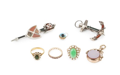 A small collection of jewellery, comprising an 18ct gold, diamond...