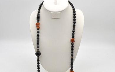 AMBER AND ONYX NECKLACE, MATTED AND POLISHED PEARLS, VINTAGE, CA. 82 CM.