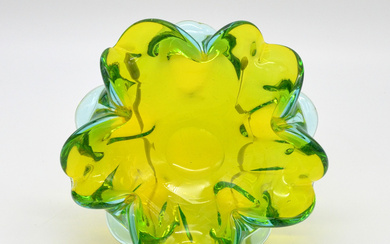 ARCHIMEDE SEGUSO. MURANO GLASS BOWL, FLORAL-SHAPED, MULTIPLE OVERLAYS IN LIGHT BLUE-YELLOW, CIRCA 1960S.