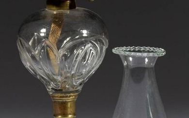 ATTERBURY BLOWN-MOLDED TULIP KEROSENE STAND LAMP