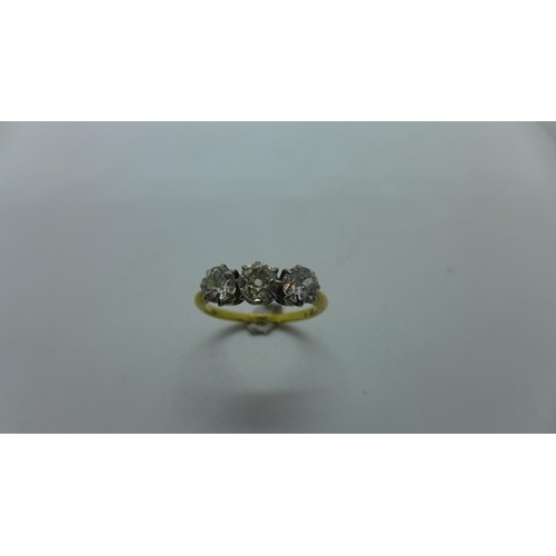 An 18ct yellow gold three stone diamond ring, claw set with ...