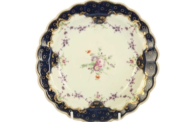 An 18th century Worcester porcelain circular plate, circa. 1770