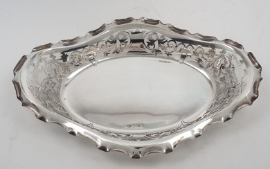An Edwardian silver basket, Birmingham, 1905, Barker Brothers, of navette form with pierced scrolling foliate sides, 4.5cm high, 32cm wide, 21cm deep, weight approx. 10.4oz