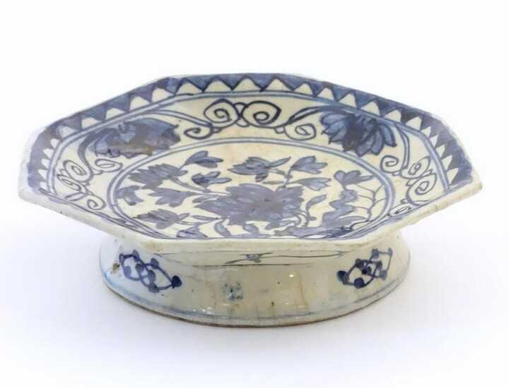 An Oriental blue and white footed dish, the octagonal