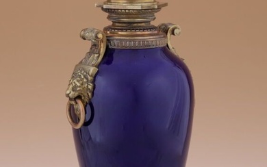 Ancienne LAMPE à pétrole Fin du XIXème Siècle en porcelaine de Sèvres émaillée bleu Monture...