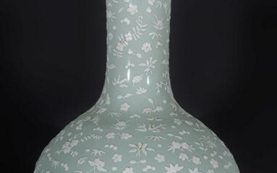 Arte Cinese A large tianqiuping celadon glazed pottery