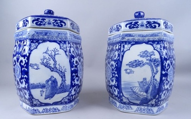 Asiatique: Paire de potiches couvertes en porcelaine Chinoise 20eS décor camaïeu bleu H:34cm