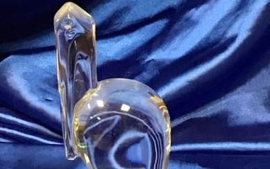BACCARAT "Pélican" Pâte de verre signée H 17 cm