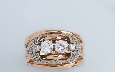 BAGUE en or rose (750) formée de quatre fins joncs, sertie de diamants en demi-taille,...