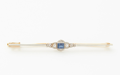 BROOCH NEEDLE, 18k gold and platinum, stepped-cut sapphire, 2 old cut diamonds and 4 small rose-cut diamonds, approx 1920/1930's.