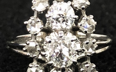Bague duchesse en or blanc 18K (750), sertie de 3 diamants ronds de taille ancienne...