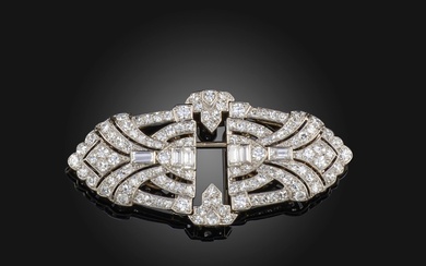 Broche double clip en diamant Art déco, années 1930, de conception géométrique, sertie de diamants...