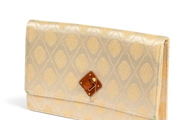 CARTIER 1925-1930s Evening clutch bag in beige silk brocade, clasp in turtle shell mounted on 18k