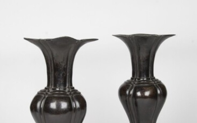 CHINE, XVIIE SIECLE Paire de vases en bronze... - Lot 16 - Osenat